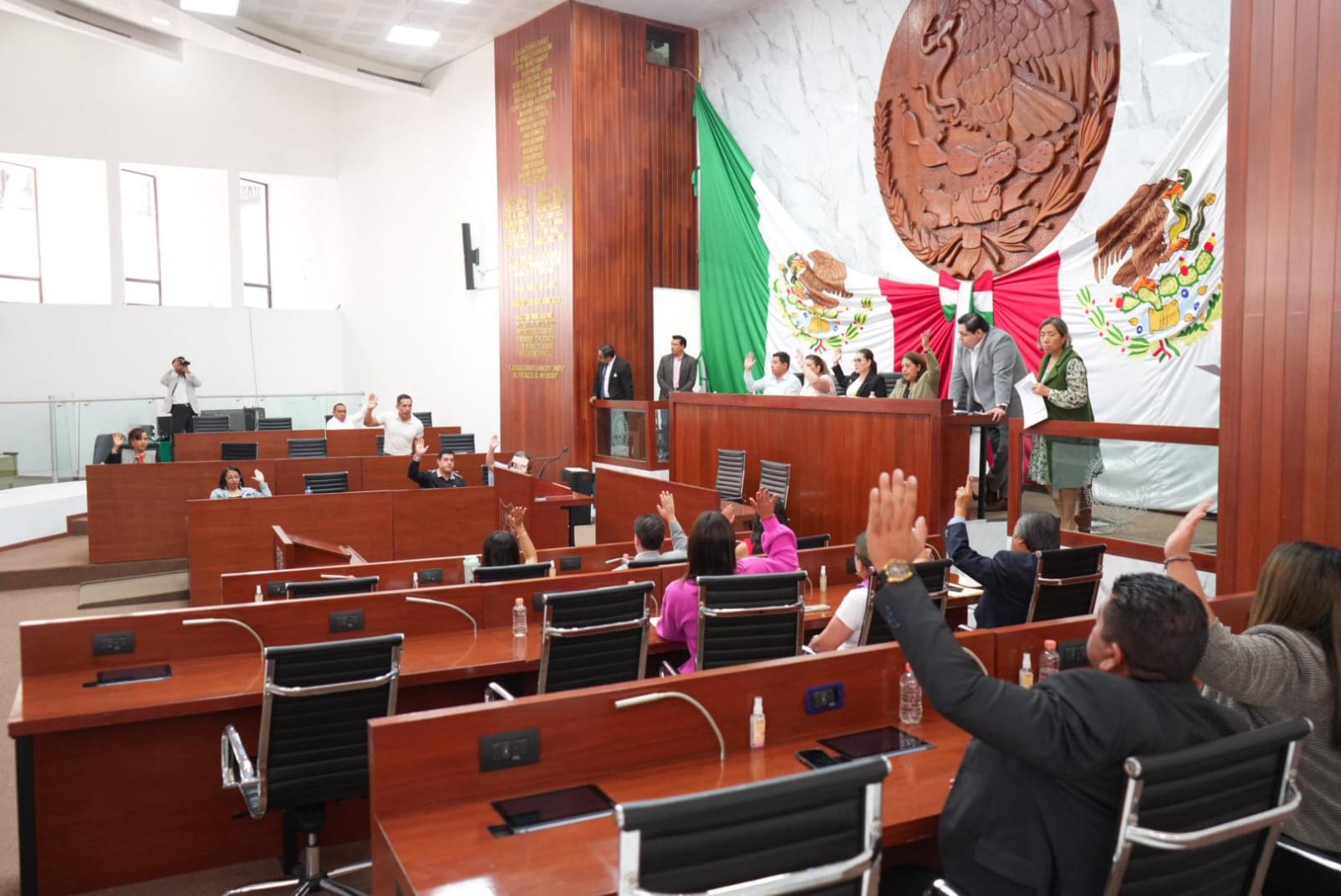 Aprueban distribución de excedentes del primer trimestre a los tres Poderes del Estado